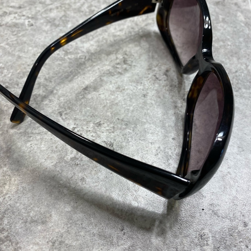 Vera Wang Sunglasses ๐ - Picture 4 of 5